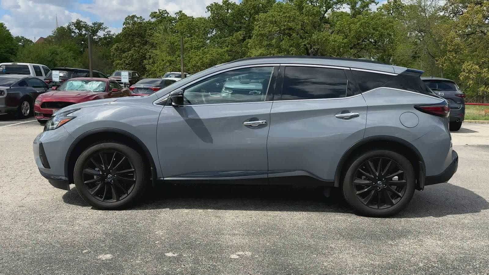 View vehicle photo 5