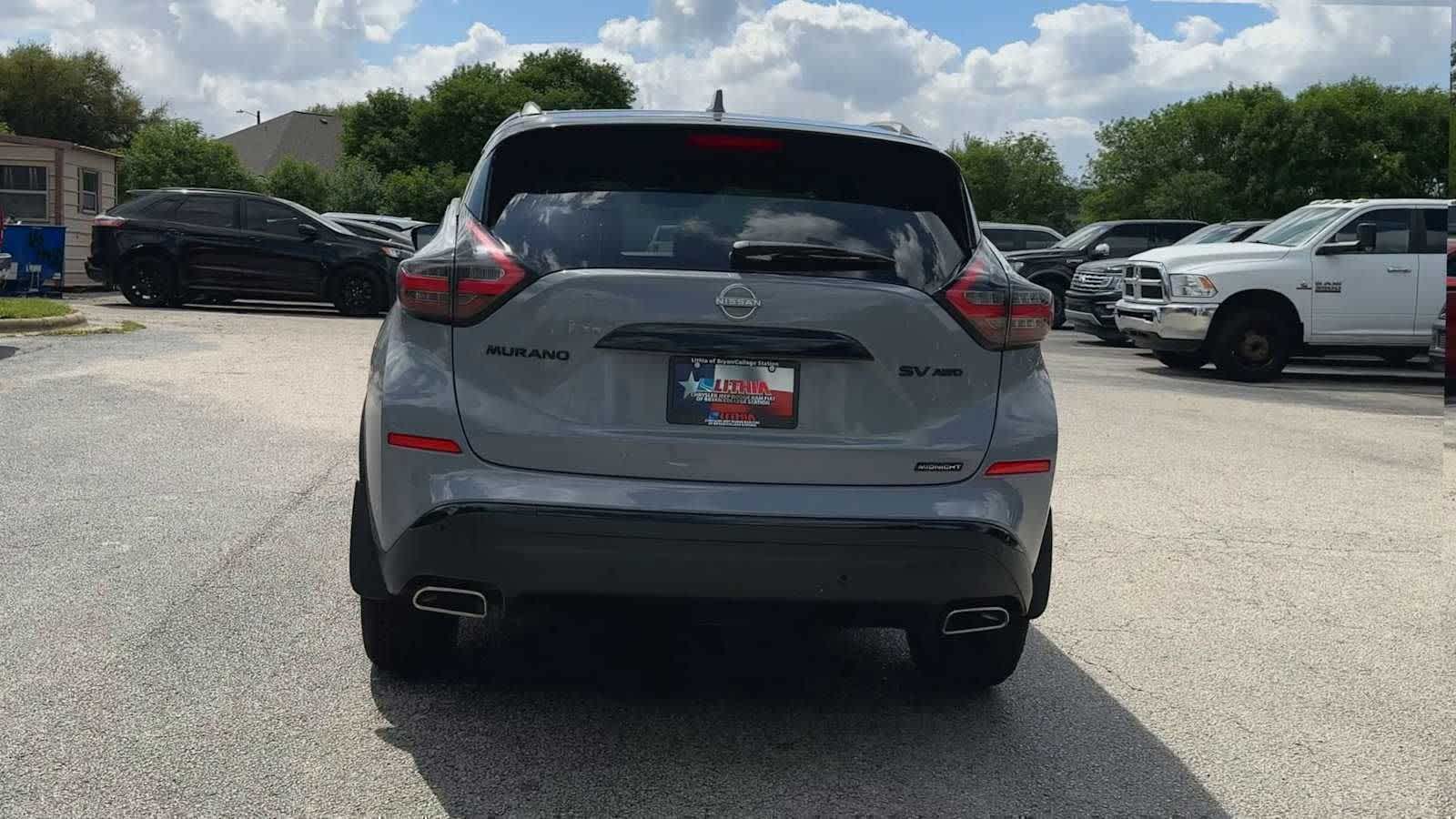 View vehicle photo 7