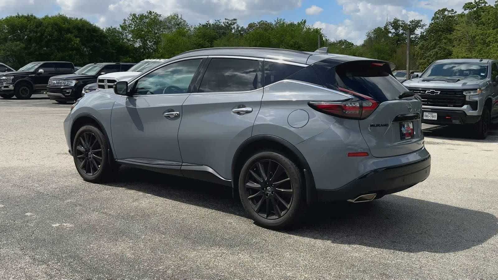 View vehicle photo 6