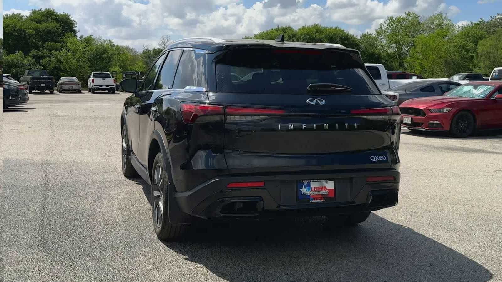 View vehicle photo 6