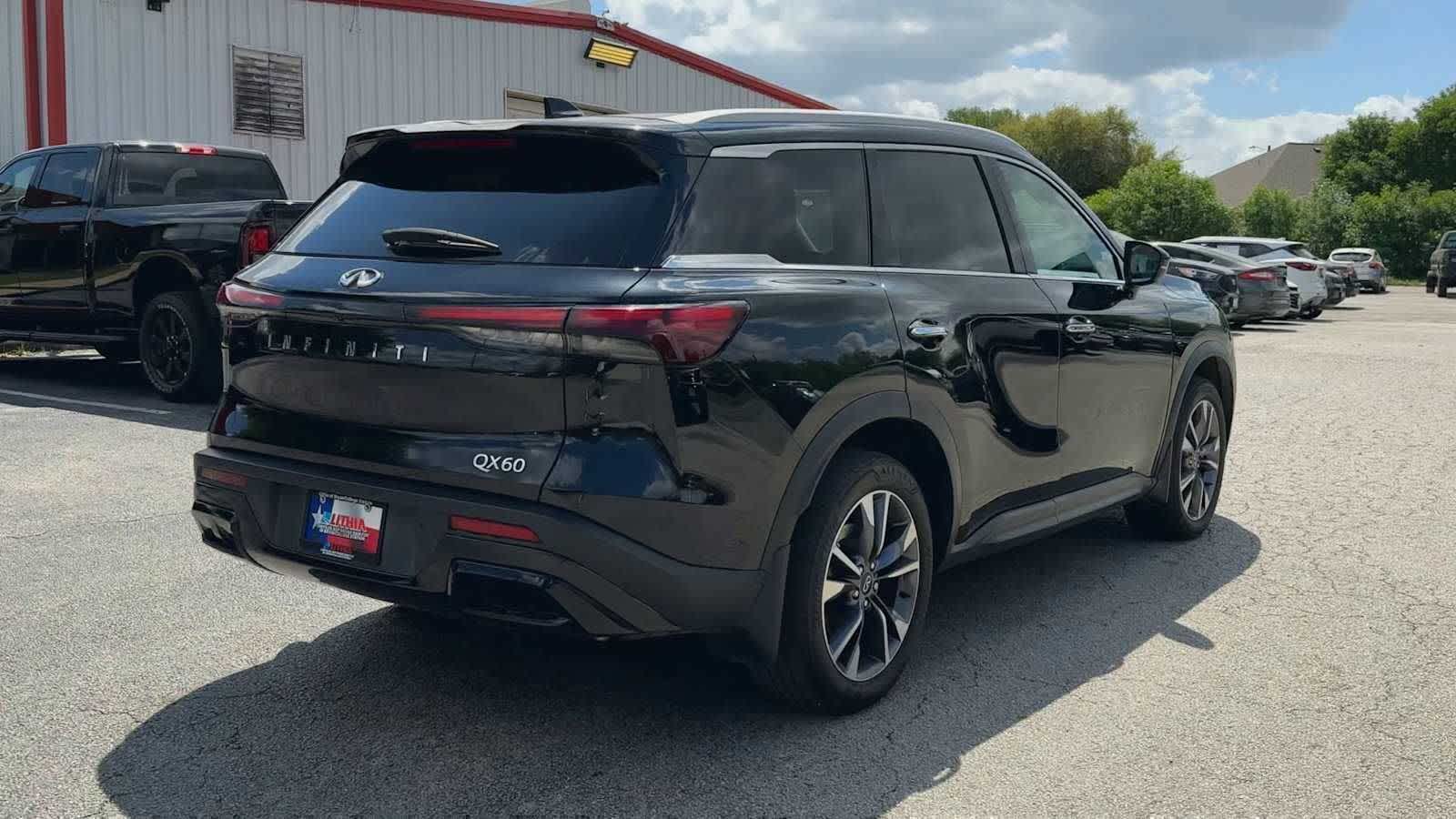 View vehicle photo 7