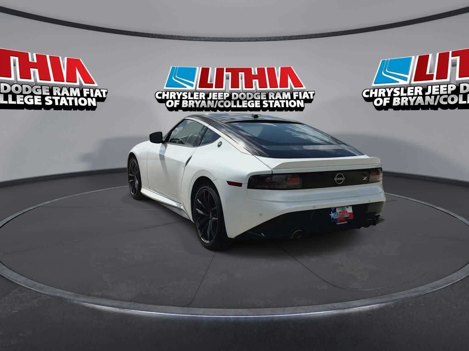 View vehicle photo 6