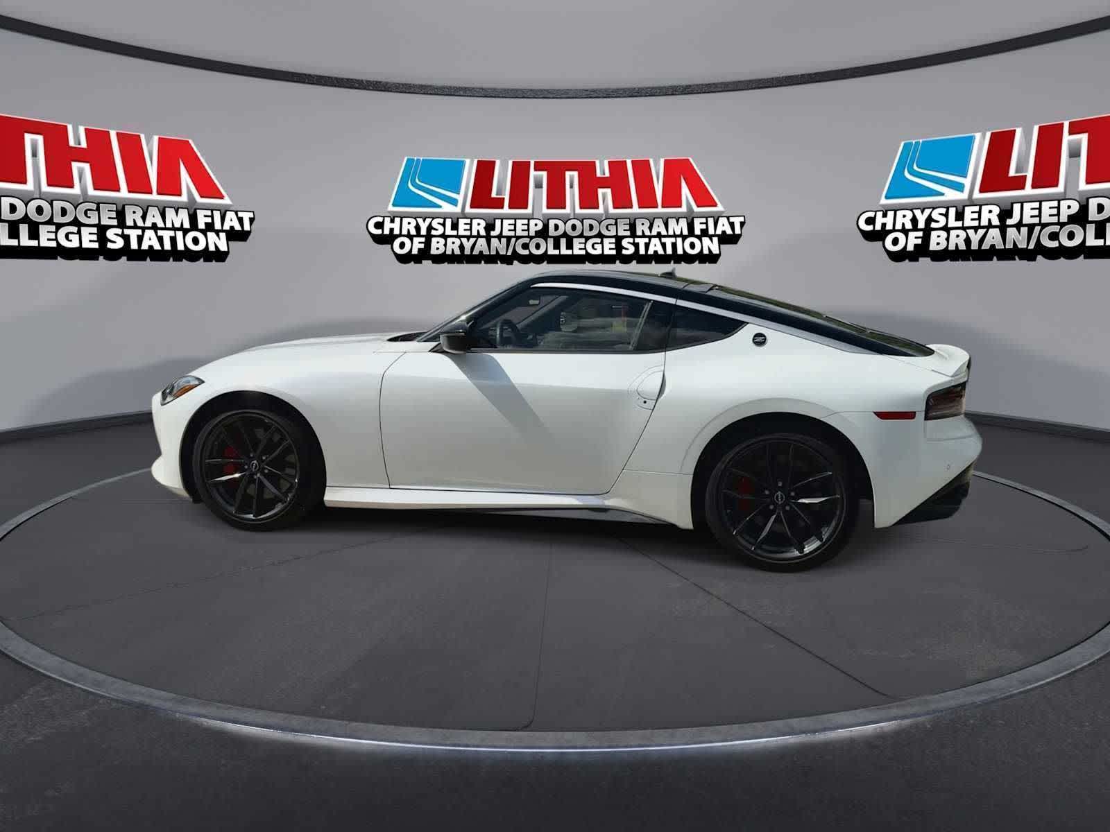 View vehicle photo 5