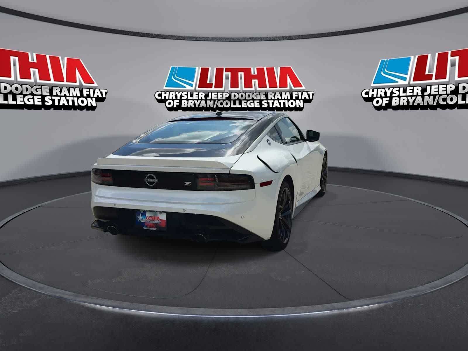 View vehicle photo 7