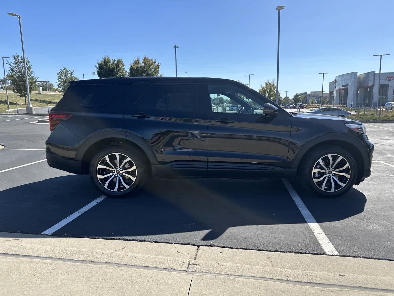 2021 Ford Explorer ST 10