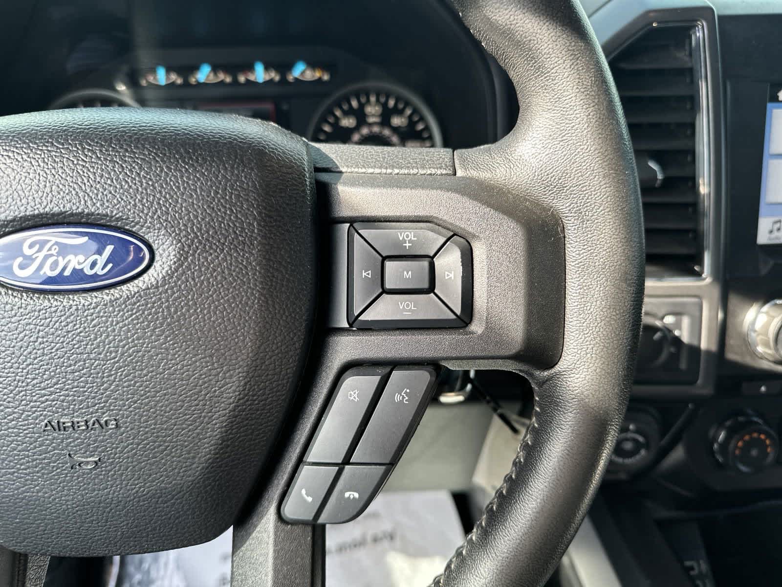 2018 Ford F-150 XLT 4WD SuperCrew 5.5 Box 19