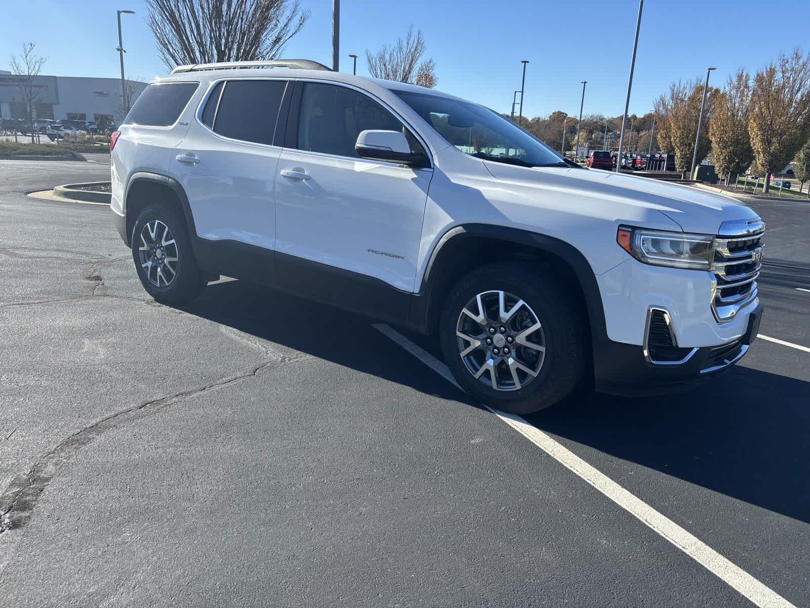 2023 GMC Acadia SLT 2