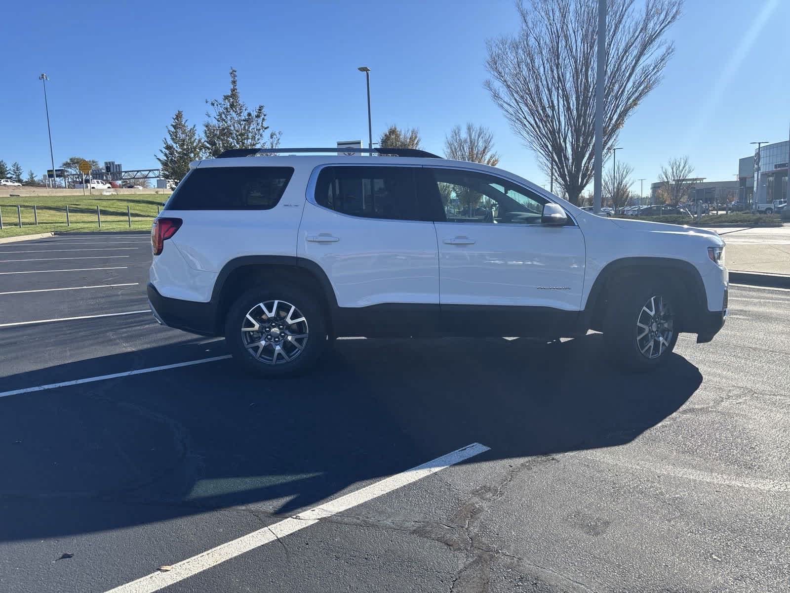 2023 GMC Acadia SLT 10