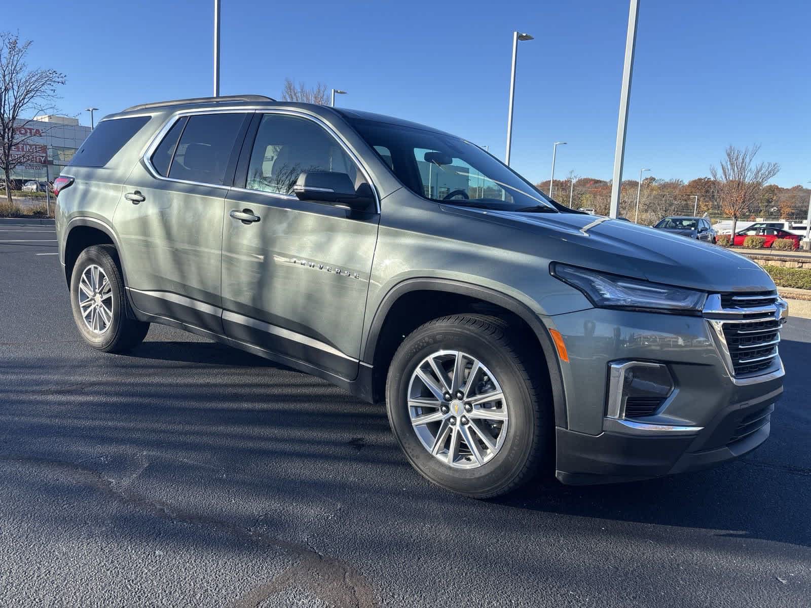 2023 Chevrolet Traverse LT Leather 2