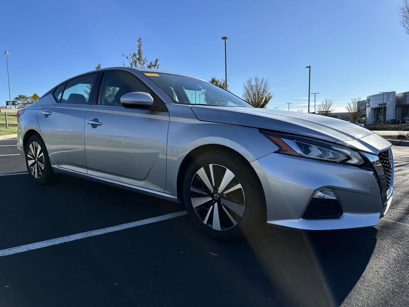 2022 Nissan Altima 2.5 SV 2