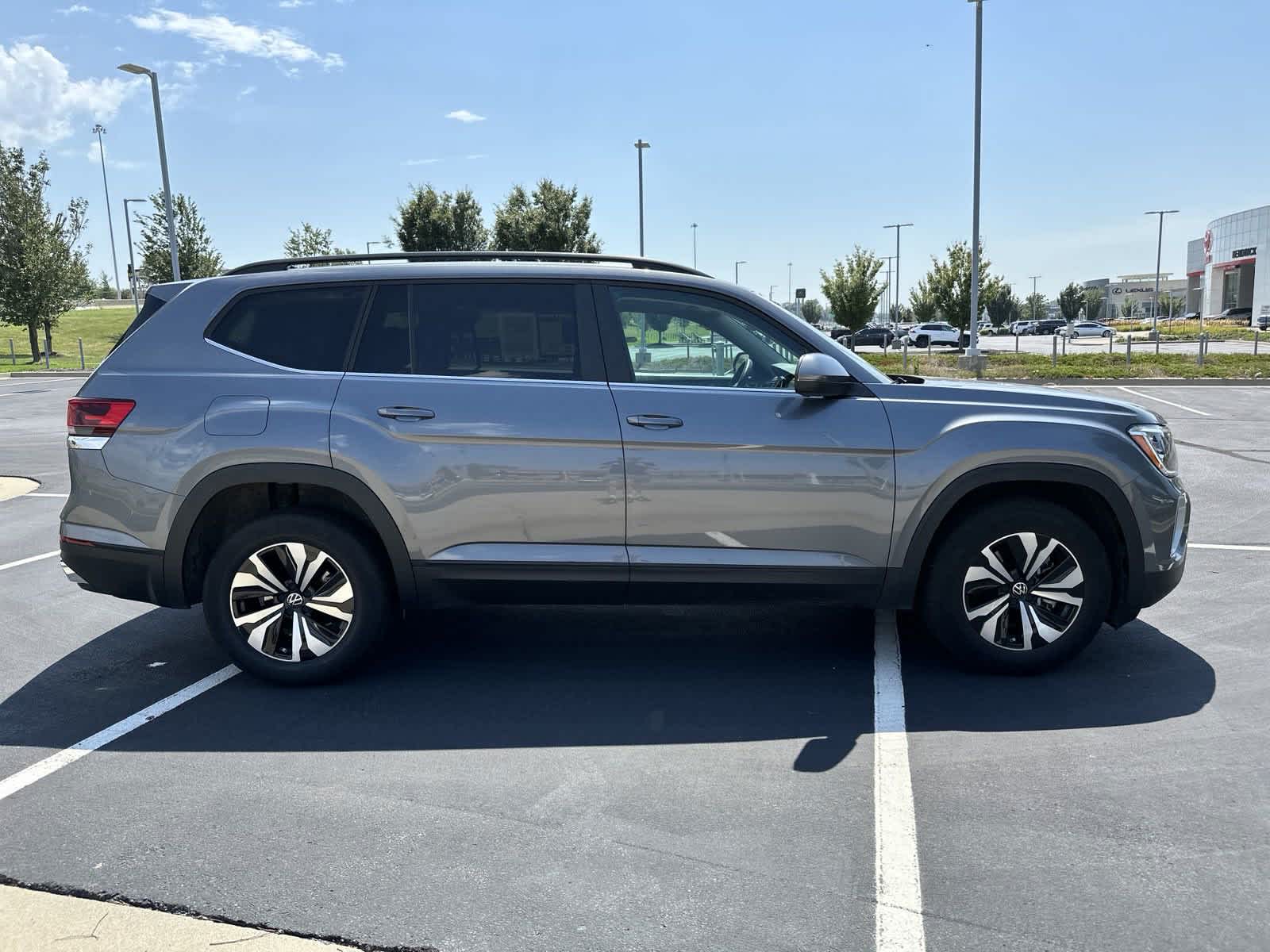 2024 Volkswagen Atlas 2.0T SE 10