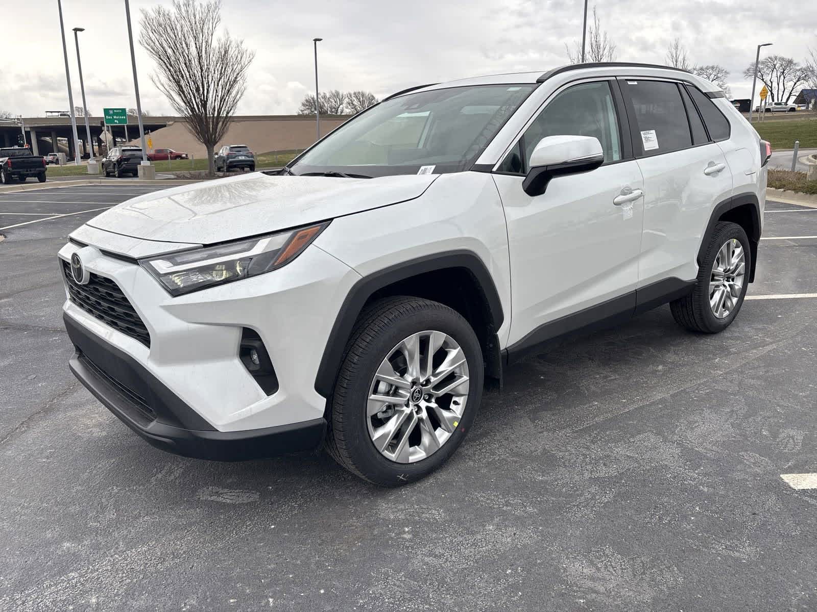 2025 Toyota RAV4 XLE Premium 7