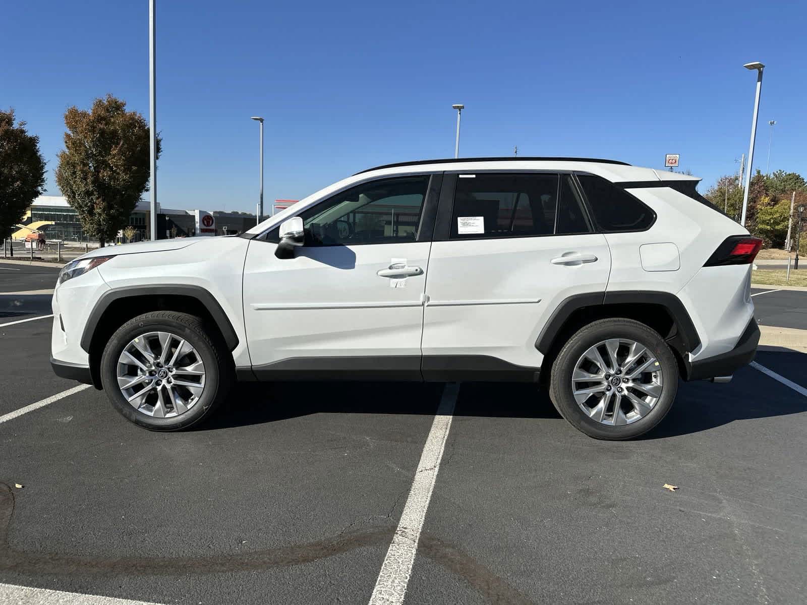 2024 Toyota RAV4 XLE Premium 5