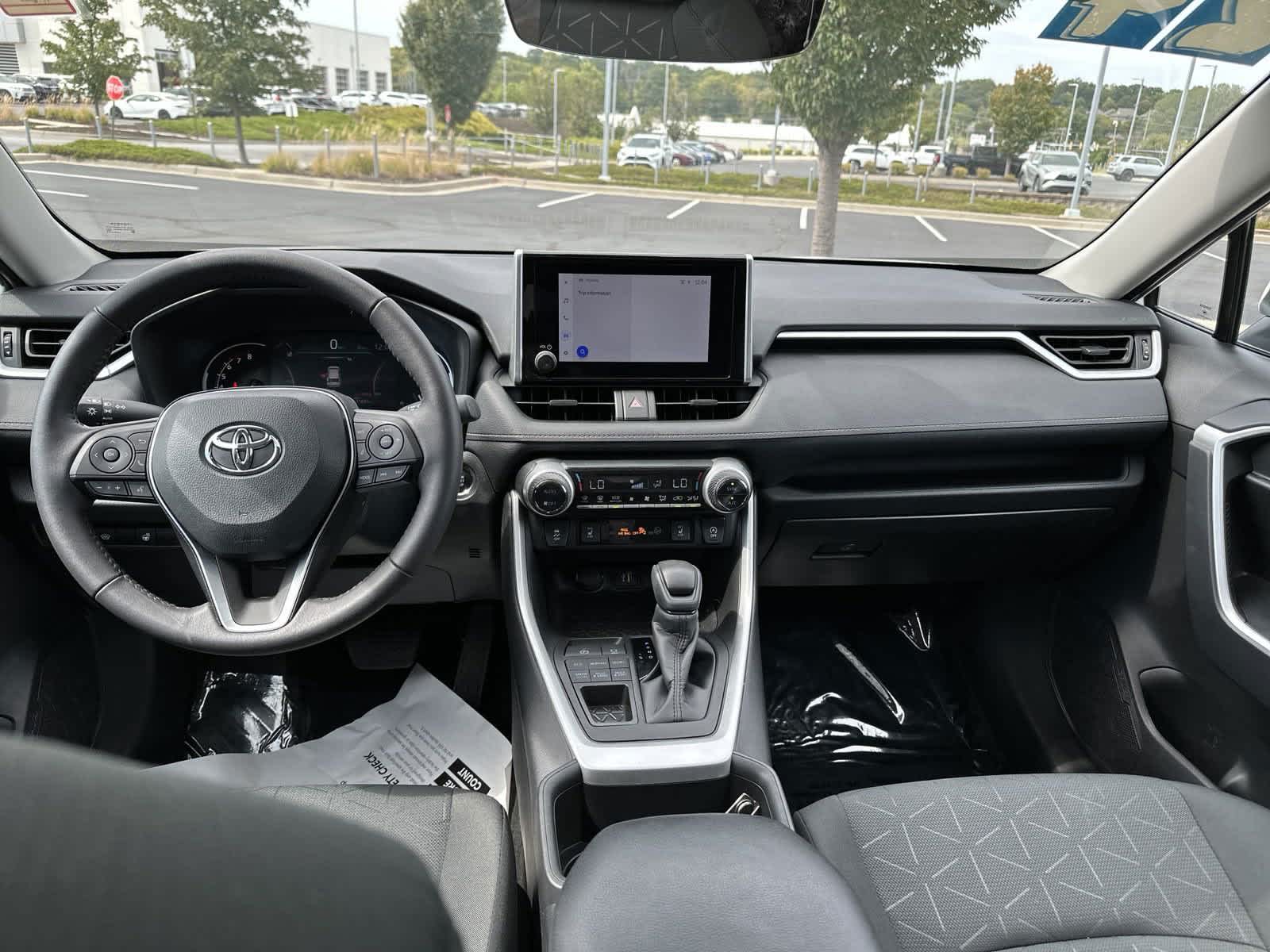 2024 Toyota RAV4 XLE 28