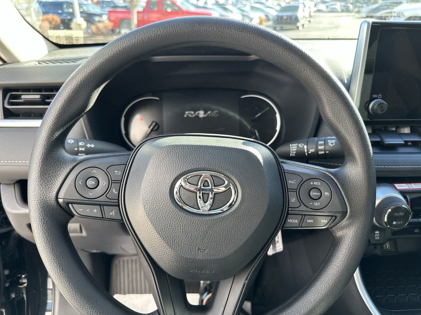 2025 Toyota RAV4 XLE 19