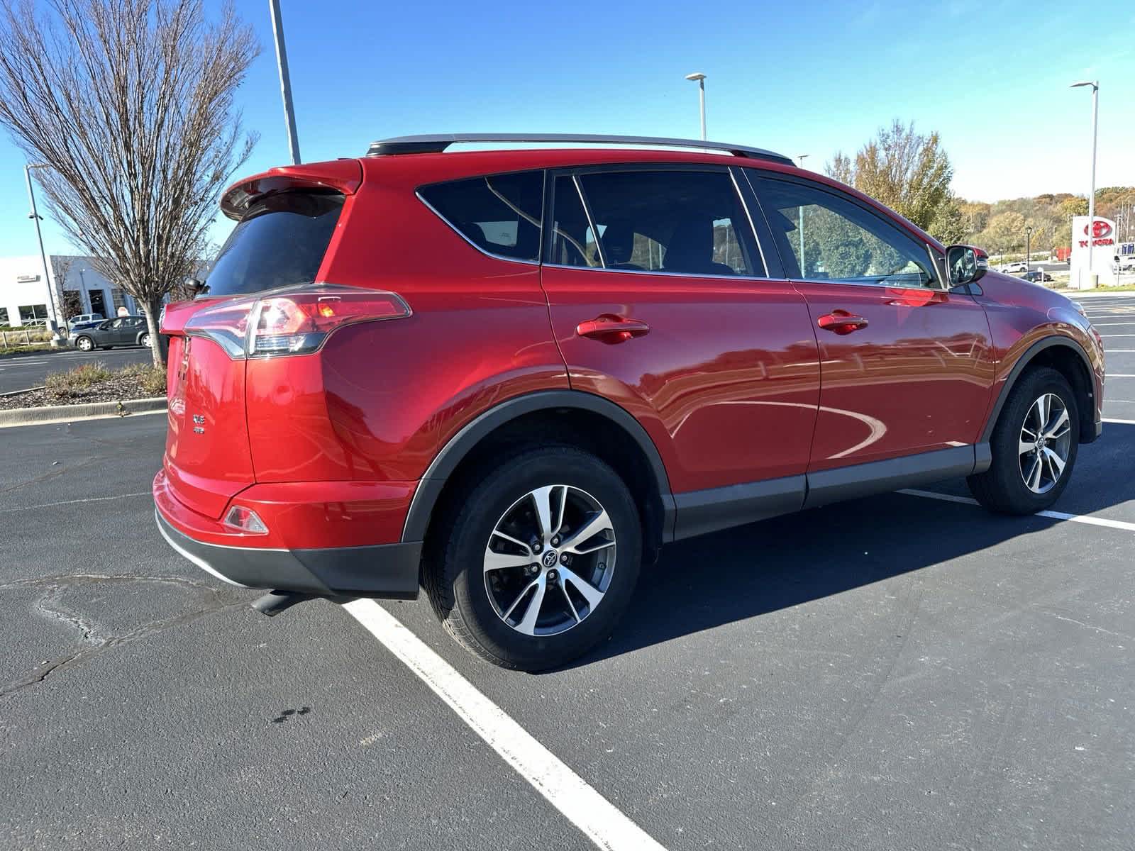 2017 Toyota RAV4 XLE 9