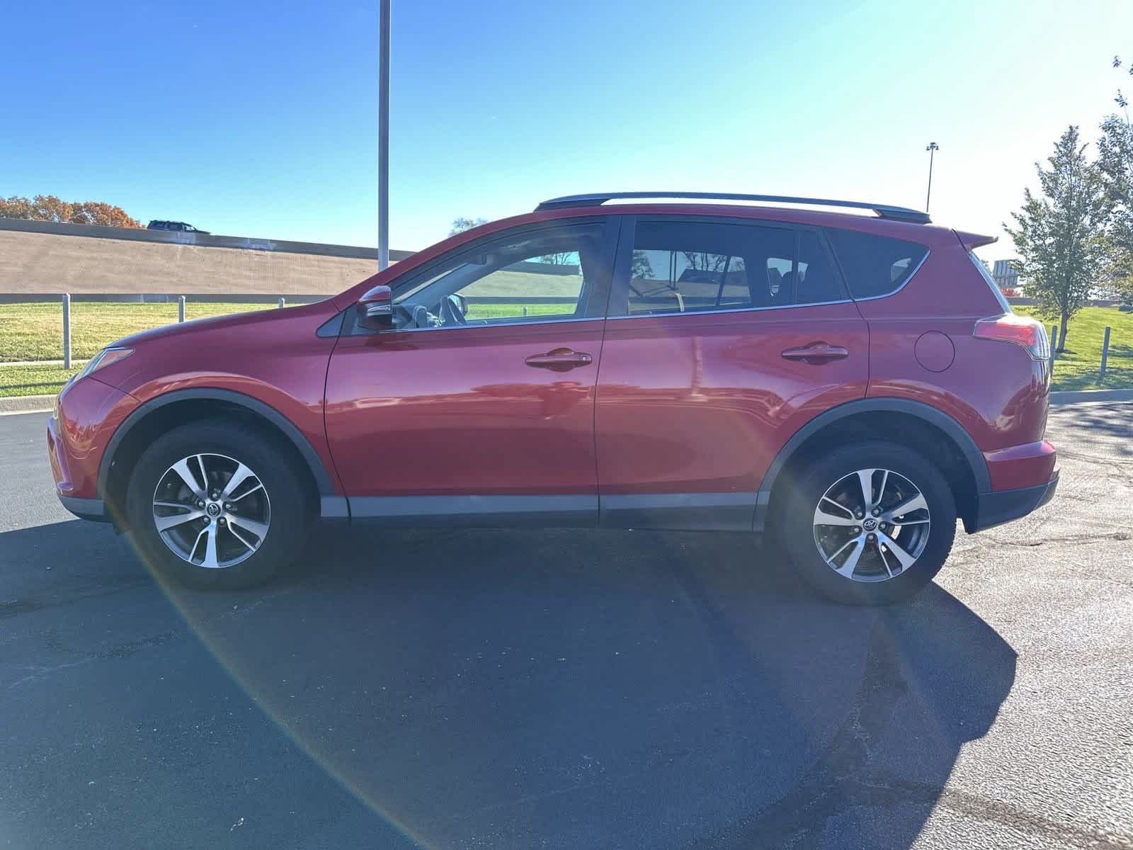 2017 Toyota RAV4 XLE 6