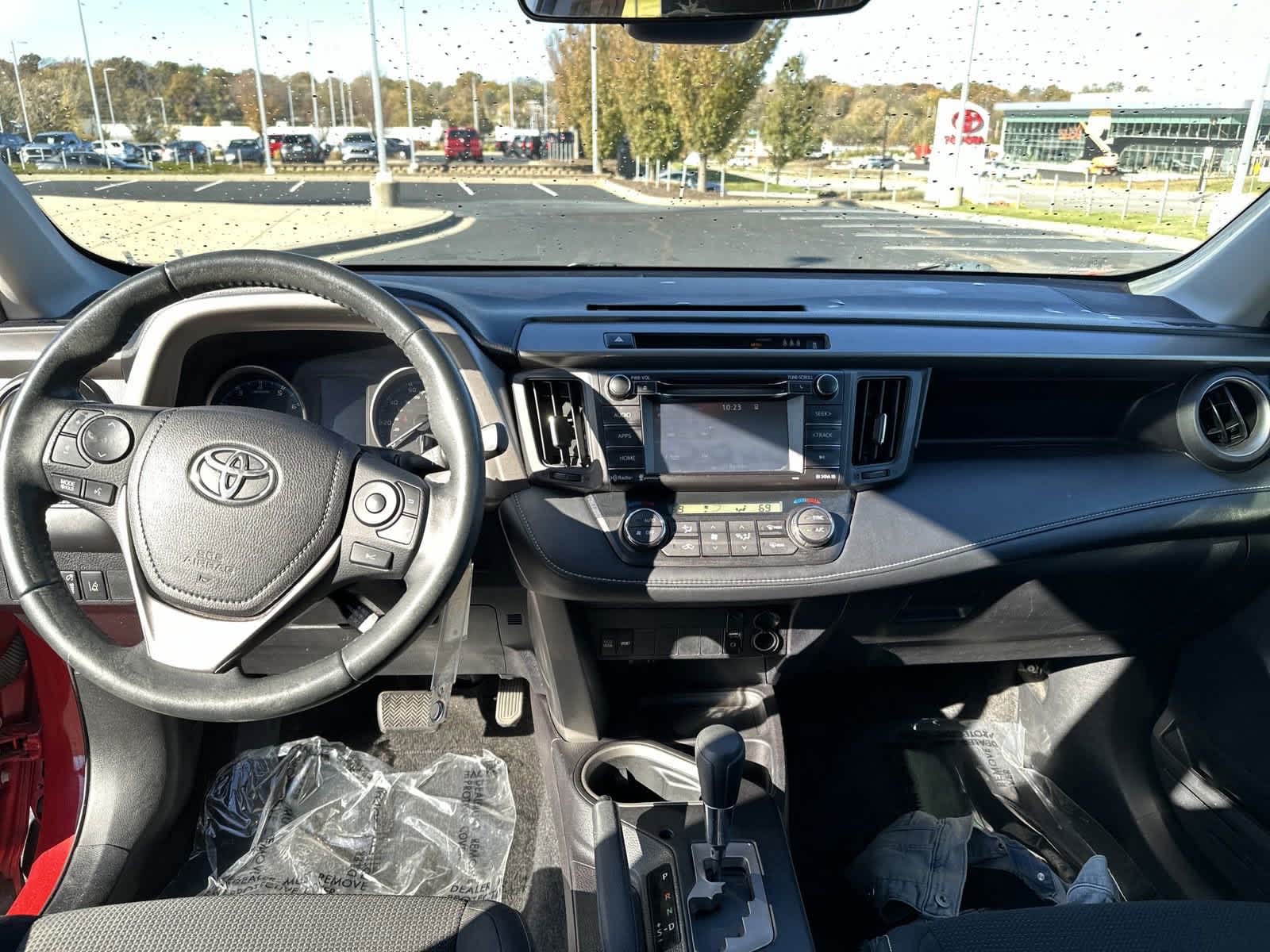 2017 Toyota RAV4 XLE 27