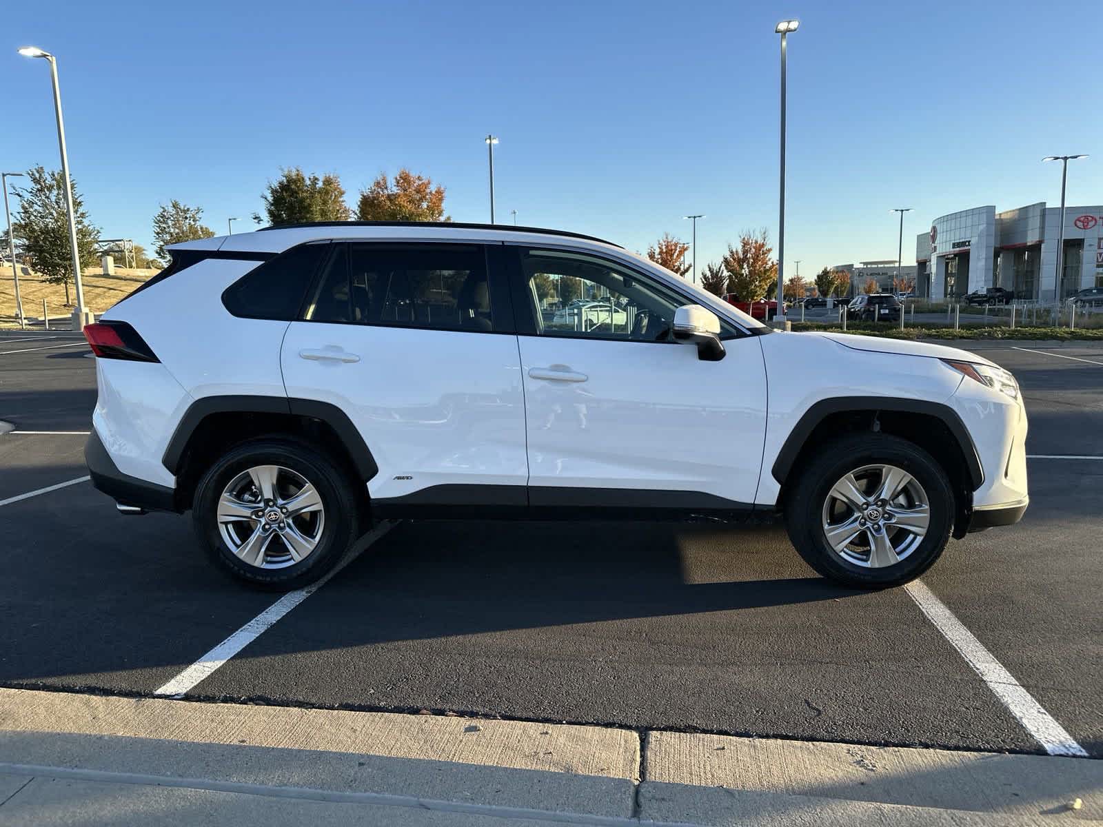 2024 Toyota RAV4 Hybrid XLE 10