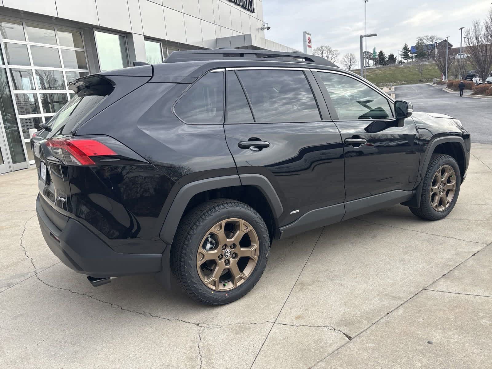 2025 Toyota RAV4 Hybrid Woodland 8