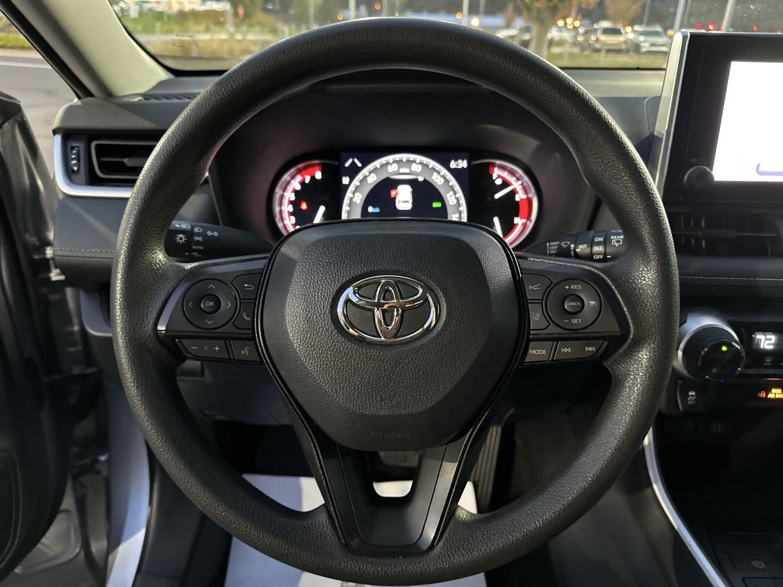 2023 Toyota RAV4 XLE 16