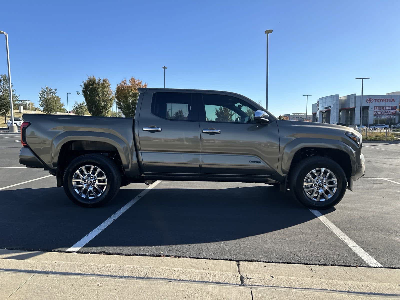 2024 Toyota Tacoma Limited Double Cab 5 Bed AT 9