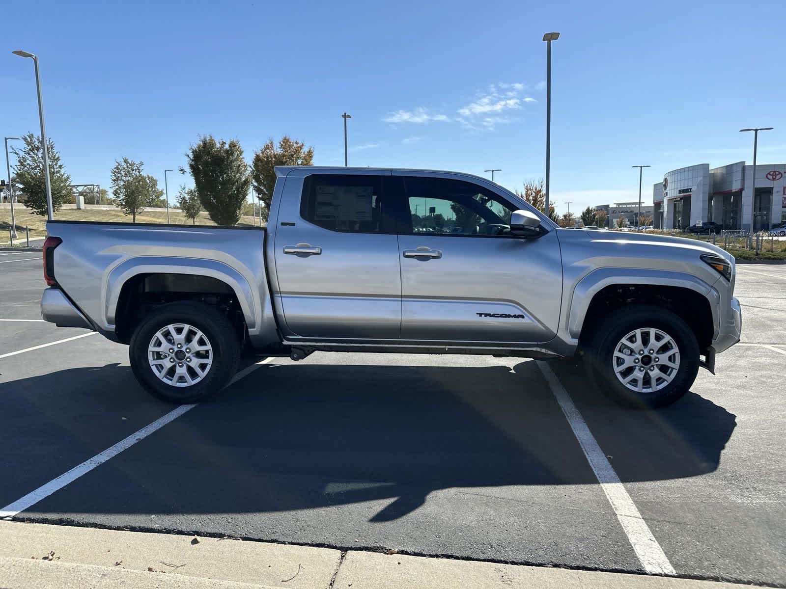 2024 Toyota Tacoma SR5 Double Cab 5 Bed AT 9