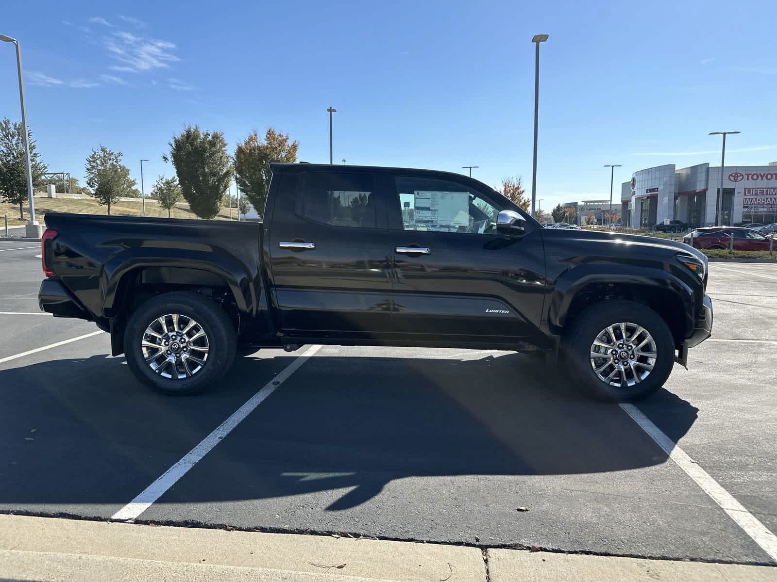 2024 Toyota Tacoma Limited Double Cab 5 Bed AT 9