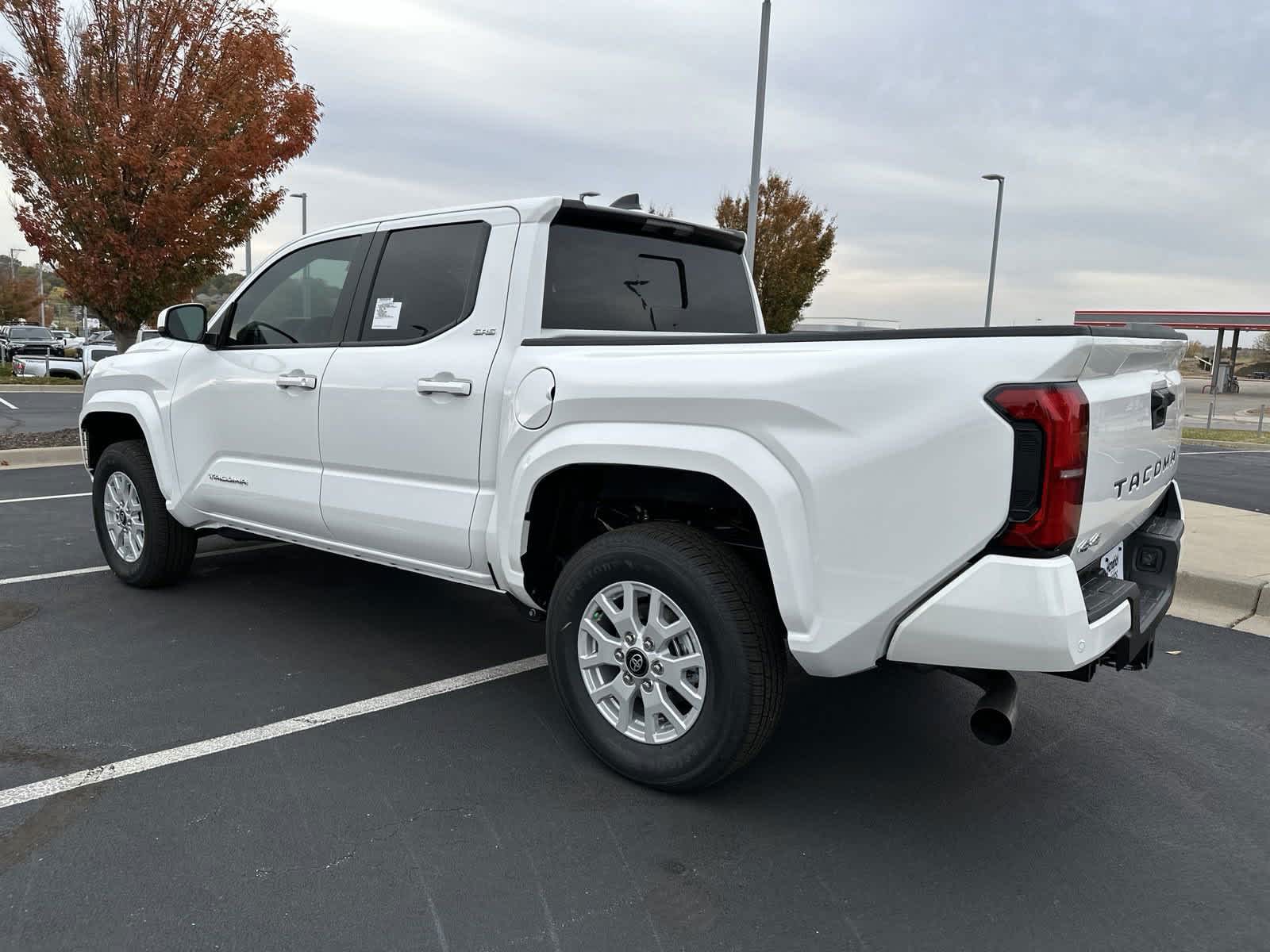 2024 Toyota Tacoma SR5 Double Cab 5 Bed AT 6