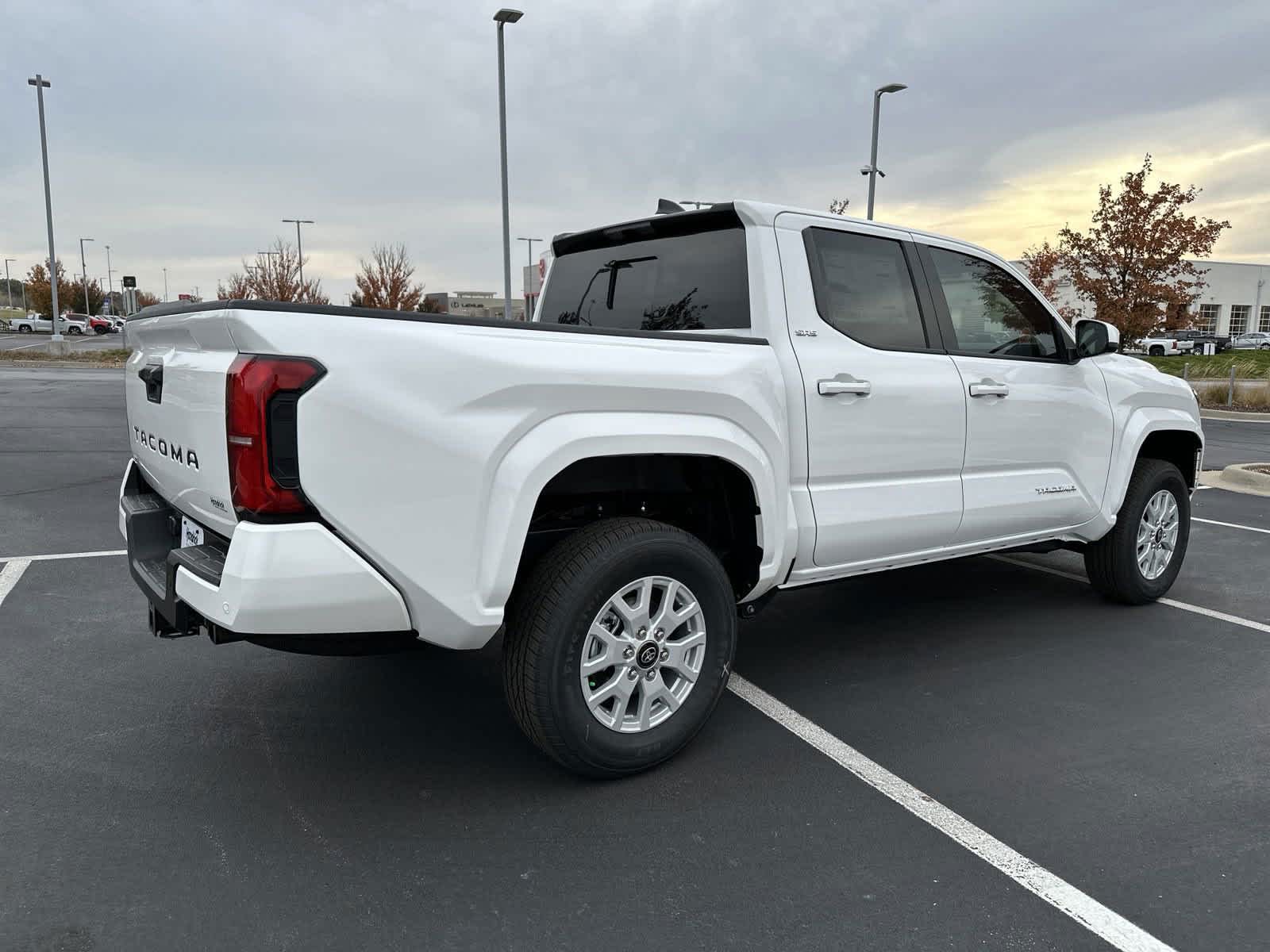 2024 Toyota Tacoma SR5 Double Cab 5 Bed AT 8