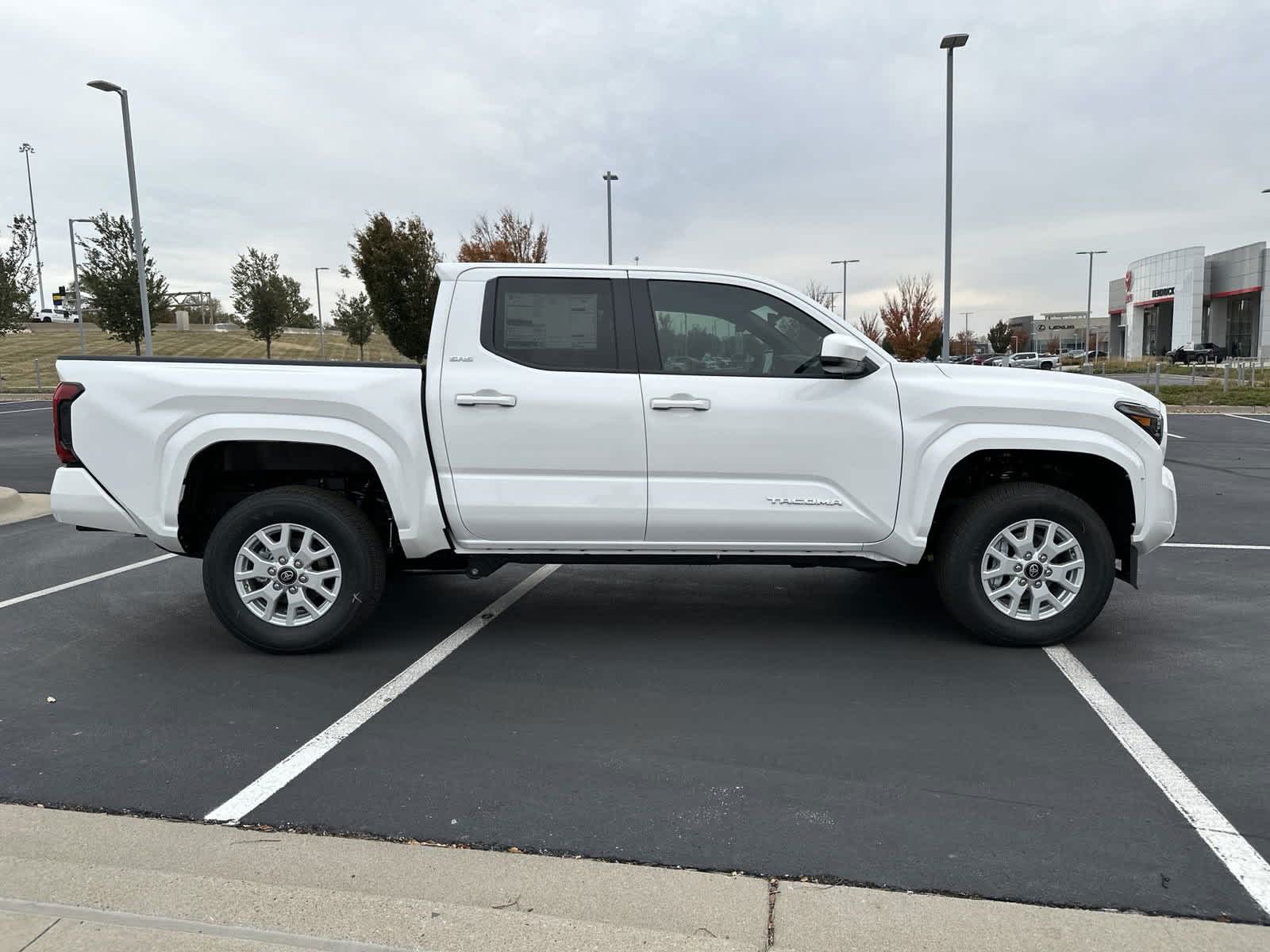 2024 Toyota Tacoma SR5 Double Cab 5 Bed AT 9