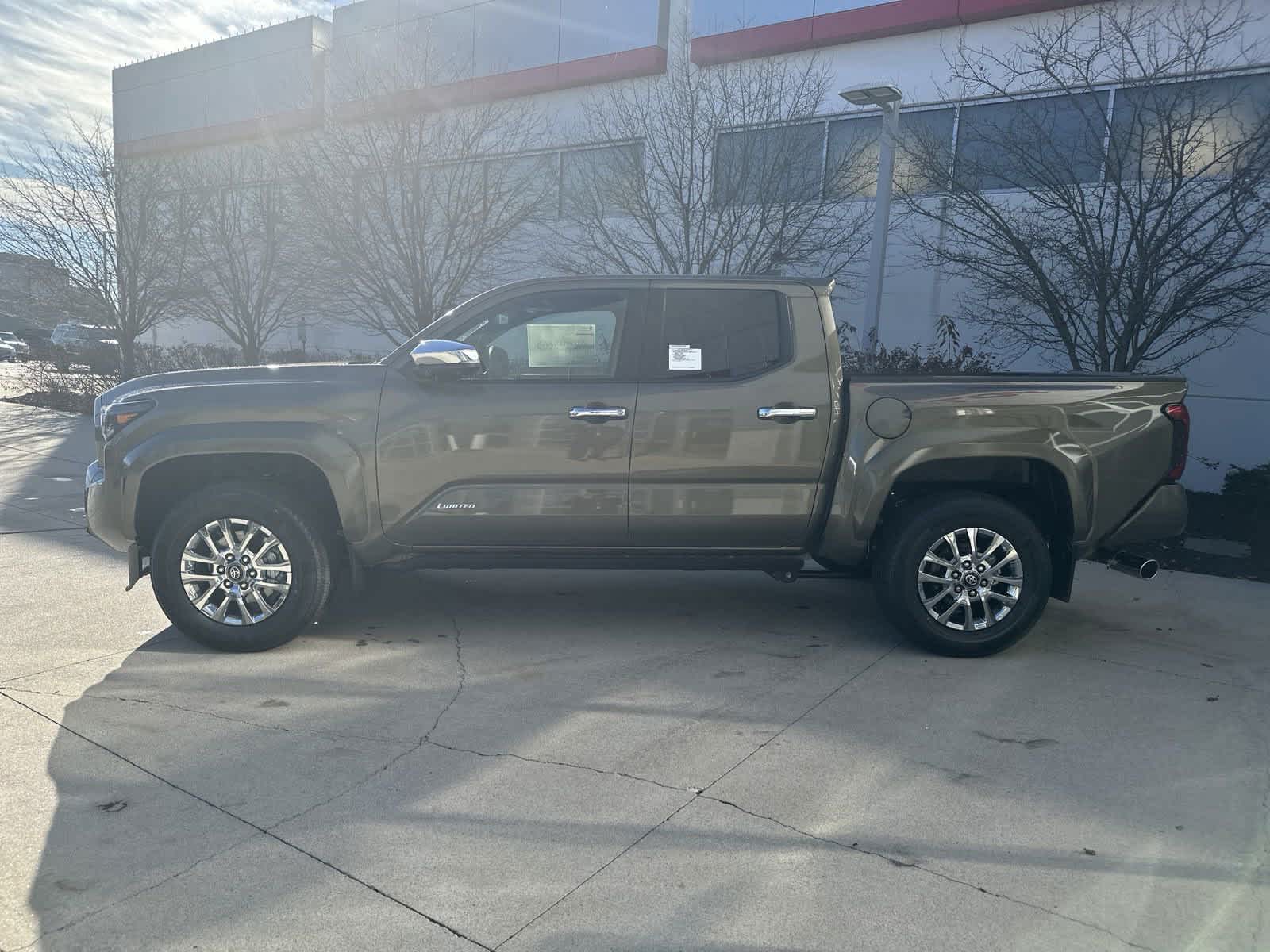 2025 Toyota Tacoma Limited Double Cab 5 Bed AT 5