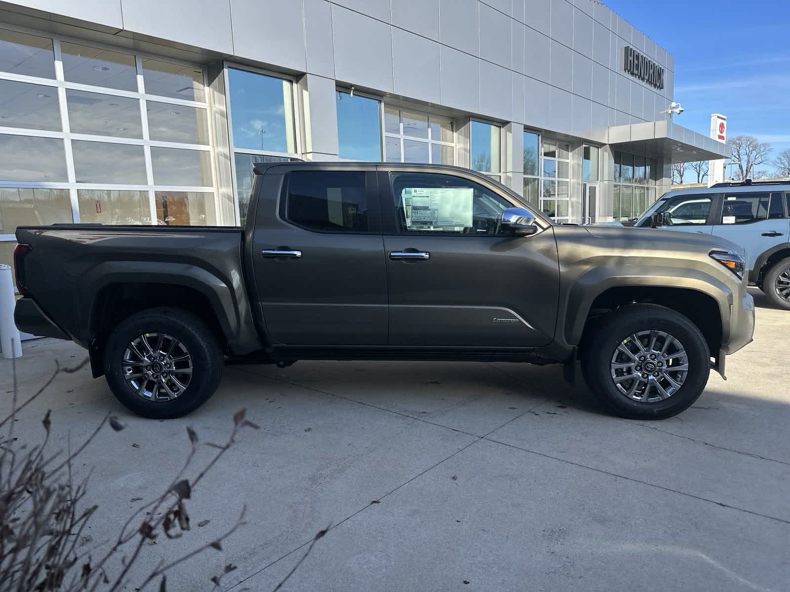 2025 Toyota Tacoma Limited Double Cab 5 Bed AT 9