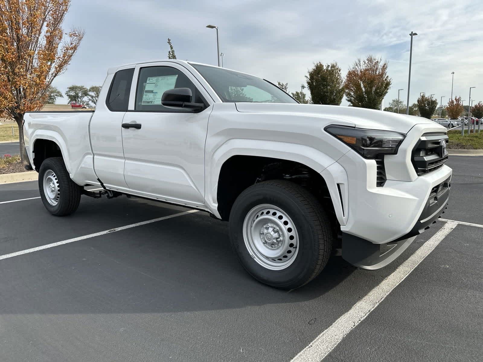 2024 Toyota Tacoma SR XtraCab 6 Bed AT 2