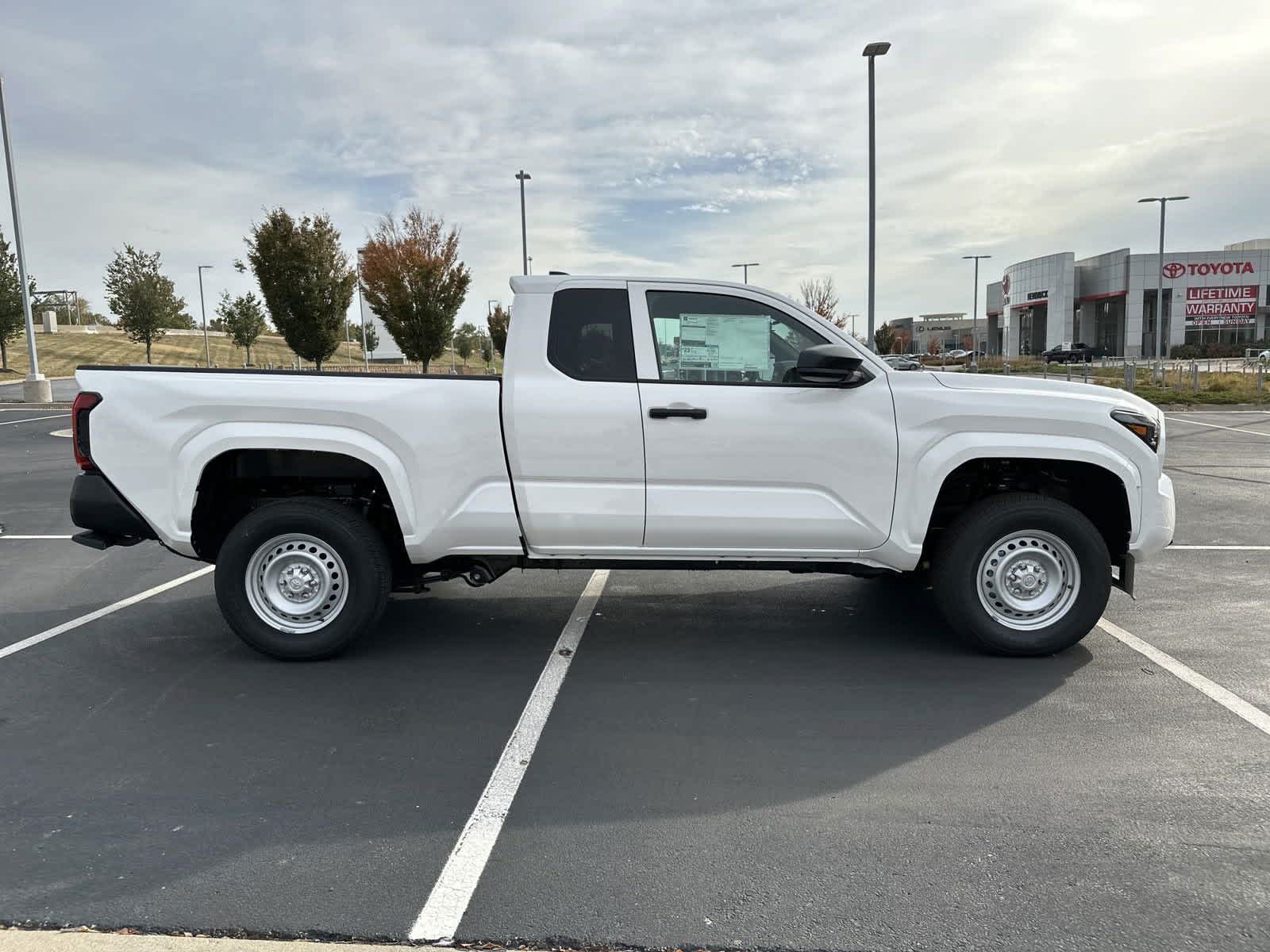 2024 Toyota Tacoma SR XtraCab 6 Bed AT 9