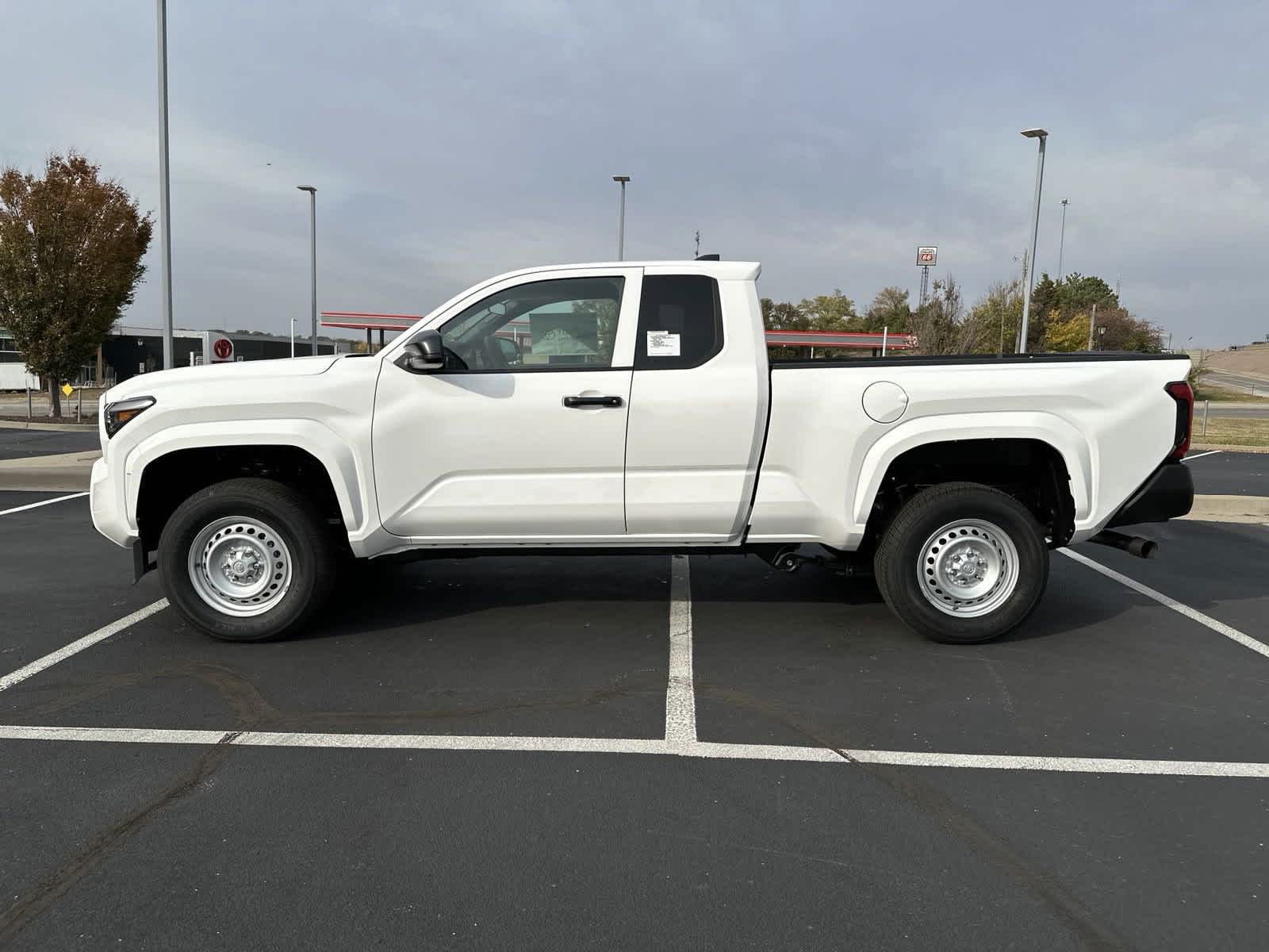 2024 Toyota Tacoma SR XtraCab 6 Bed AT 5