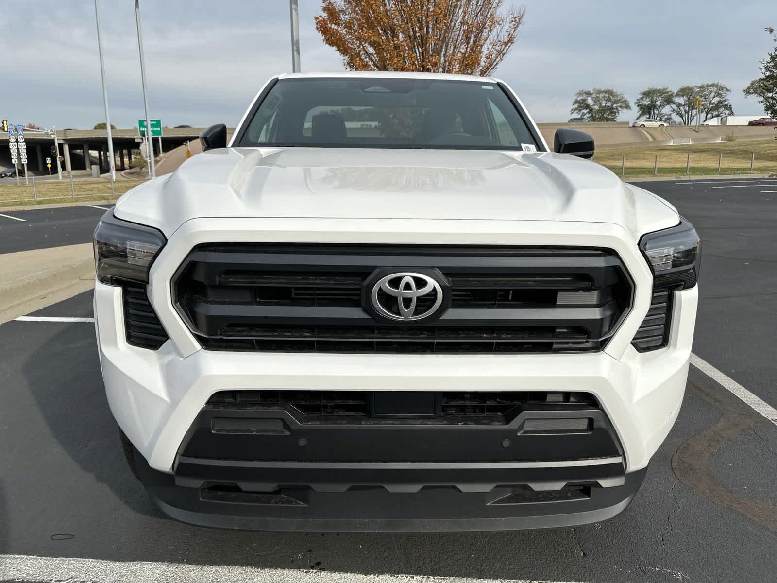 2024 Toyota Tacoma SR XtraCab 6 Bed AT 3