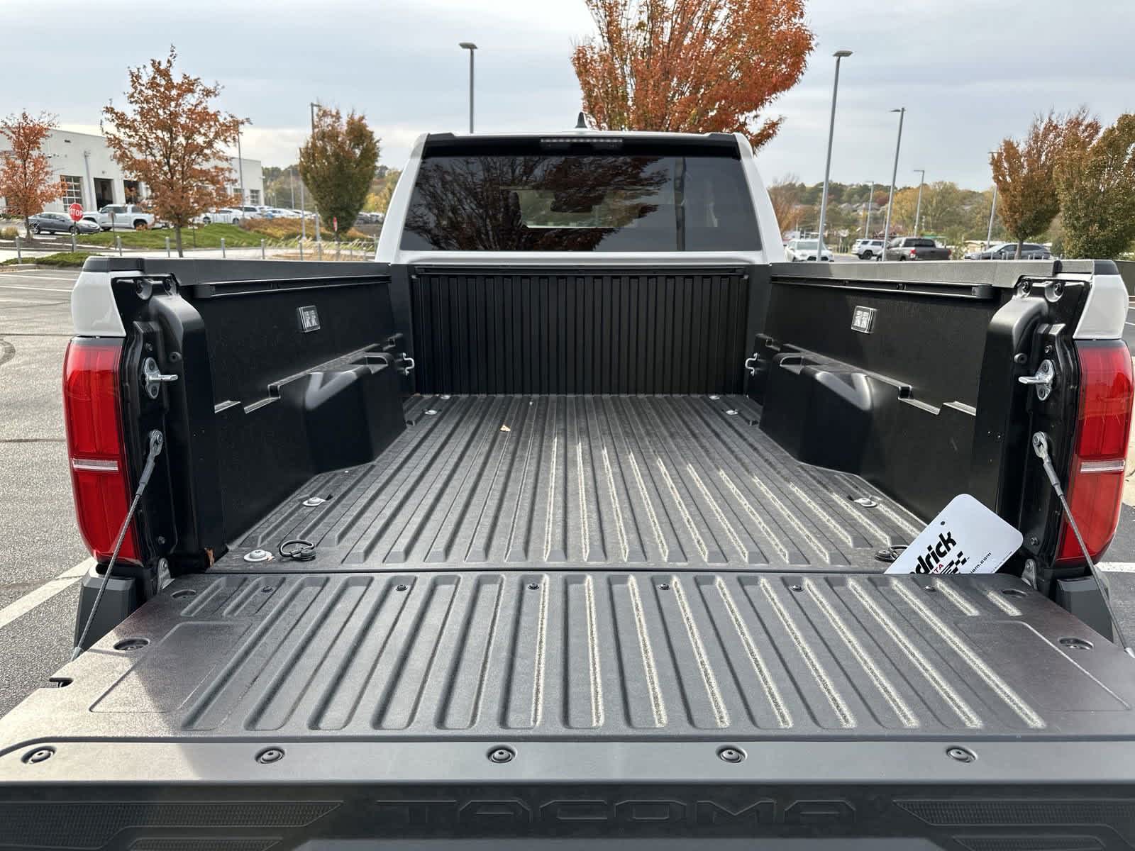 2024 Toyota Tacoma SR XtraCab 6 Bed AT 29