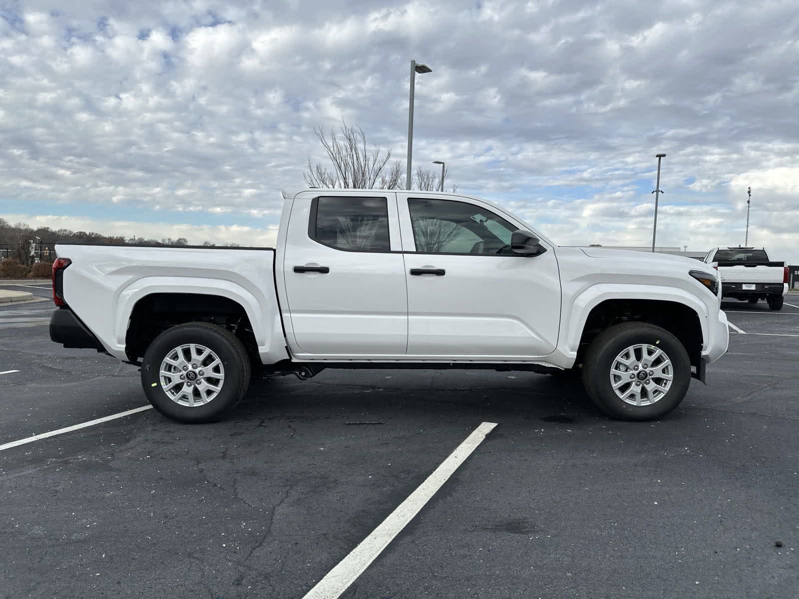 2024 Toyota Tacoma SR Double Cab 5 Bed AT 9