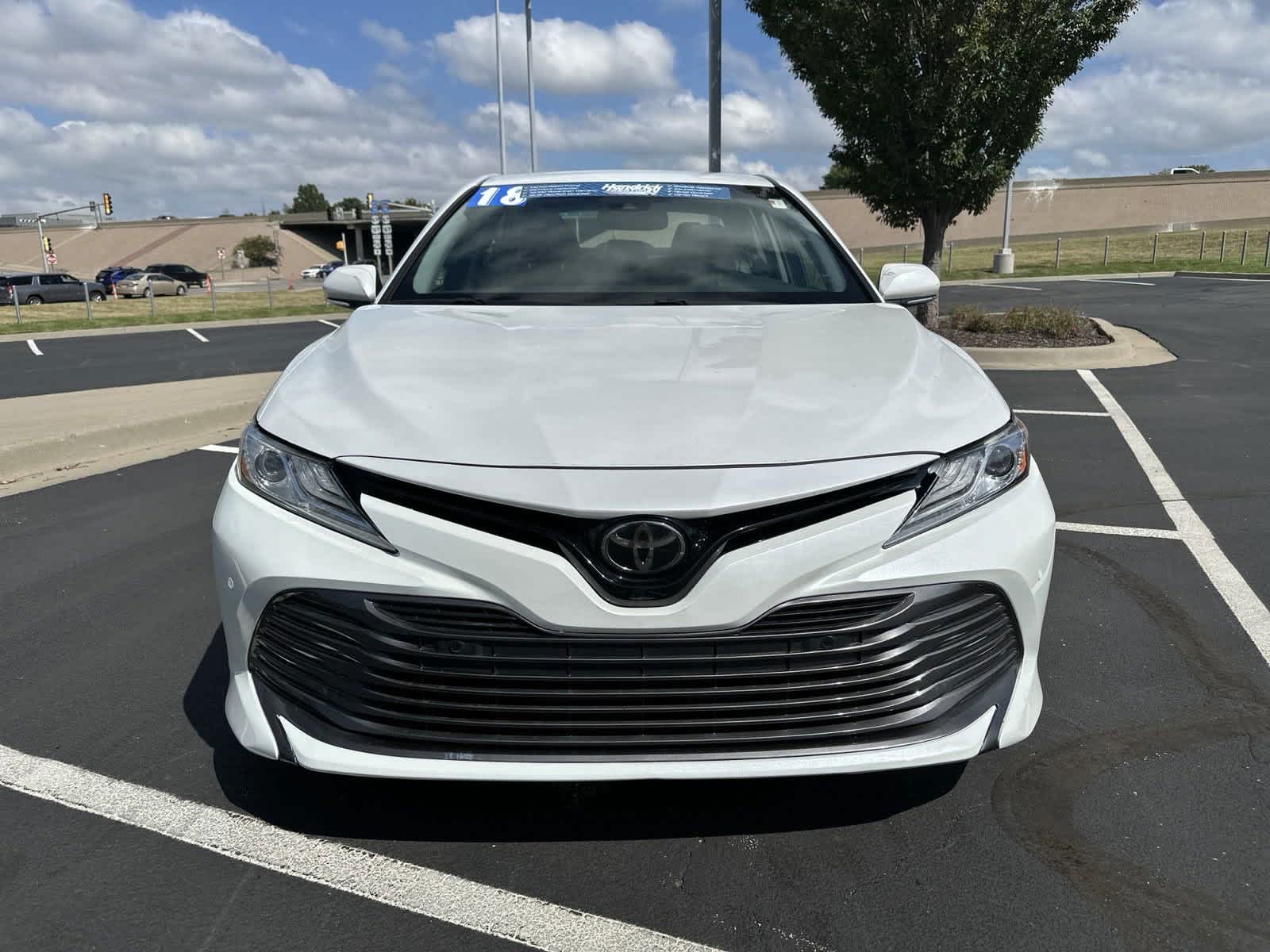 2018 Toyota Camry XLE 3