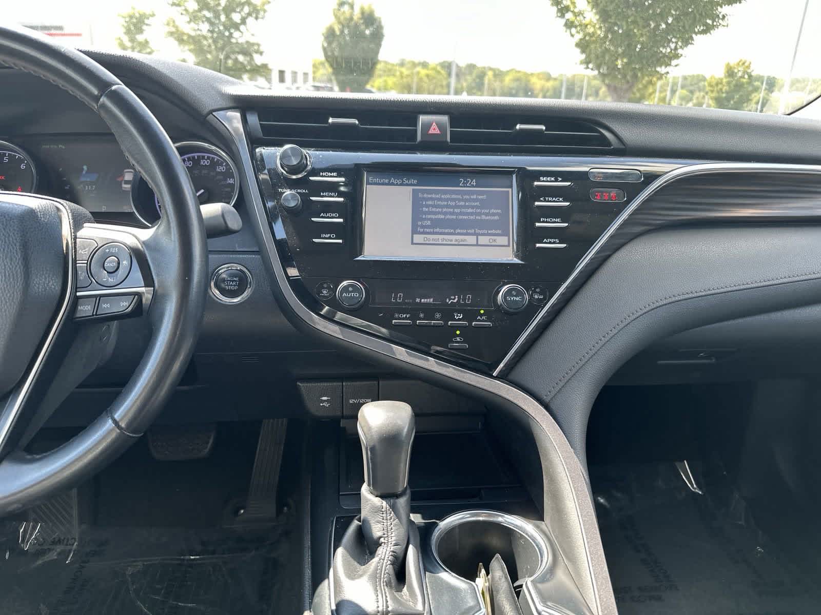 2018 Toyota Camry XLE 28