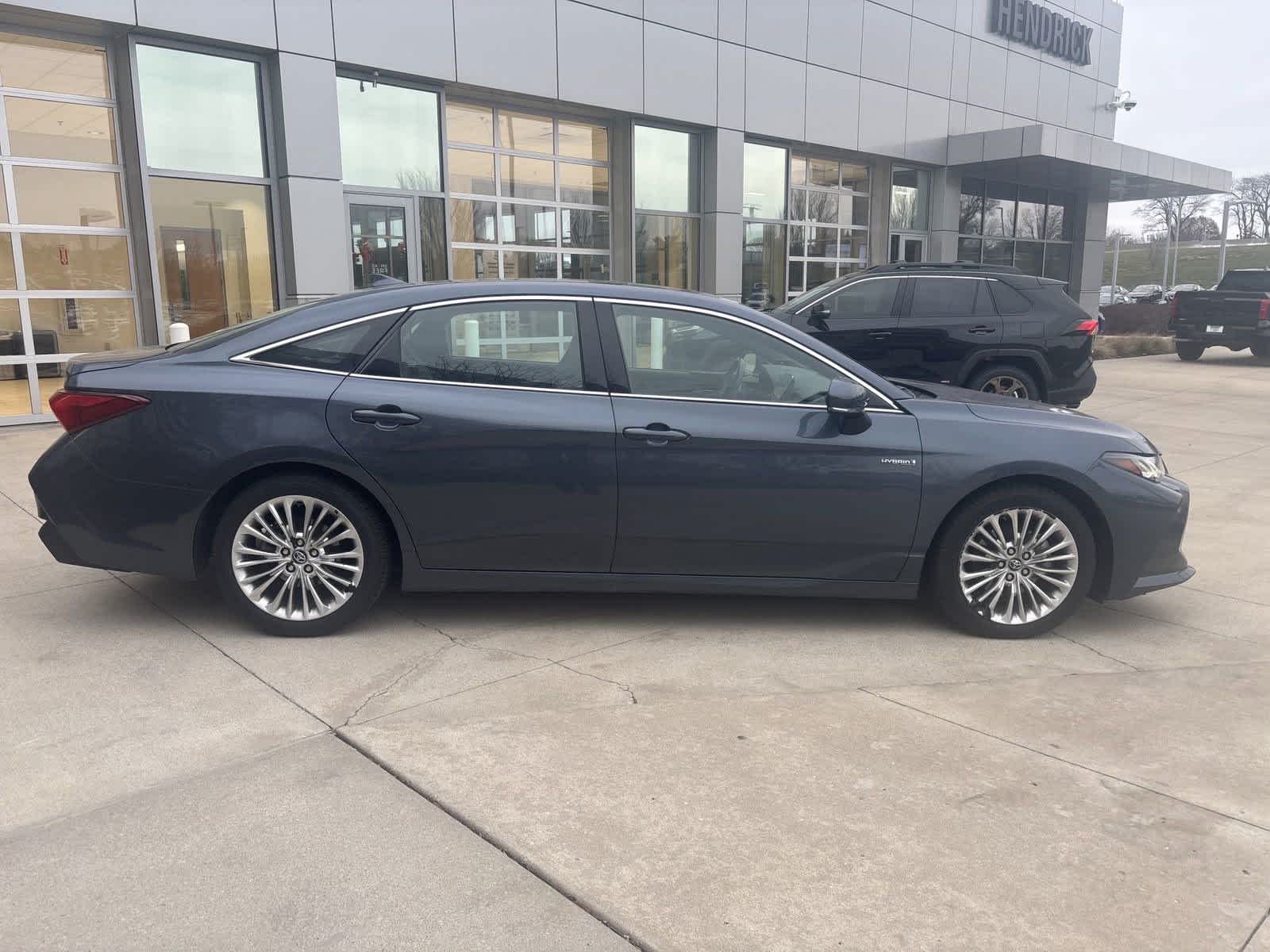 2020 Toyota Avalon Hybrid Limited 10