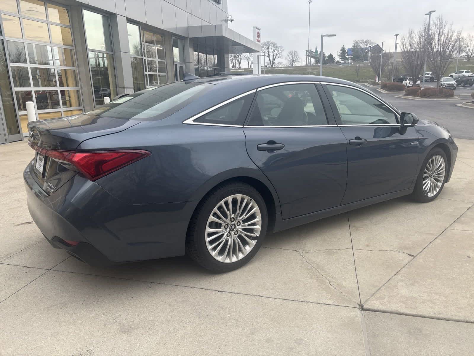 2020 Toyota Avalon Hybrid Limited 9