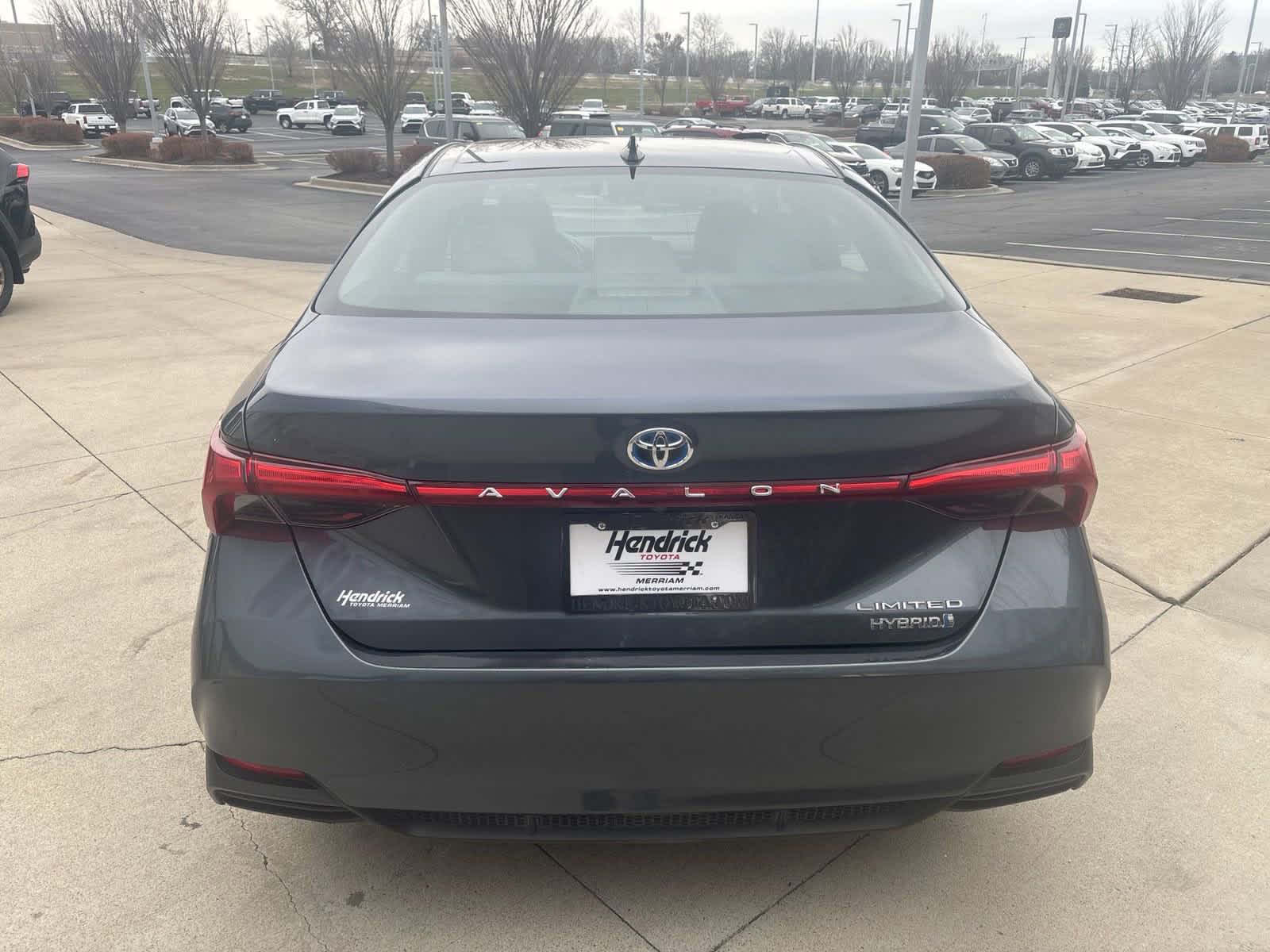 2020 Toyota Avalon Hybrid Limited 8