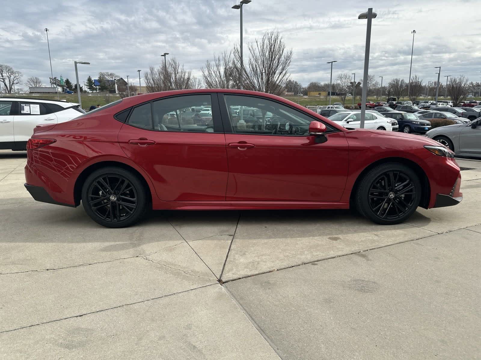 2025 Toyota Camry SE 10