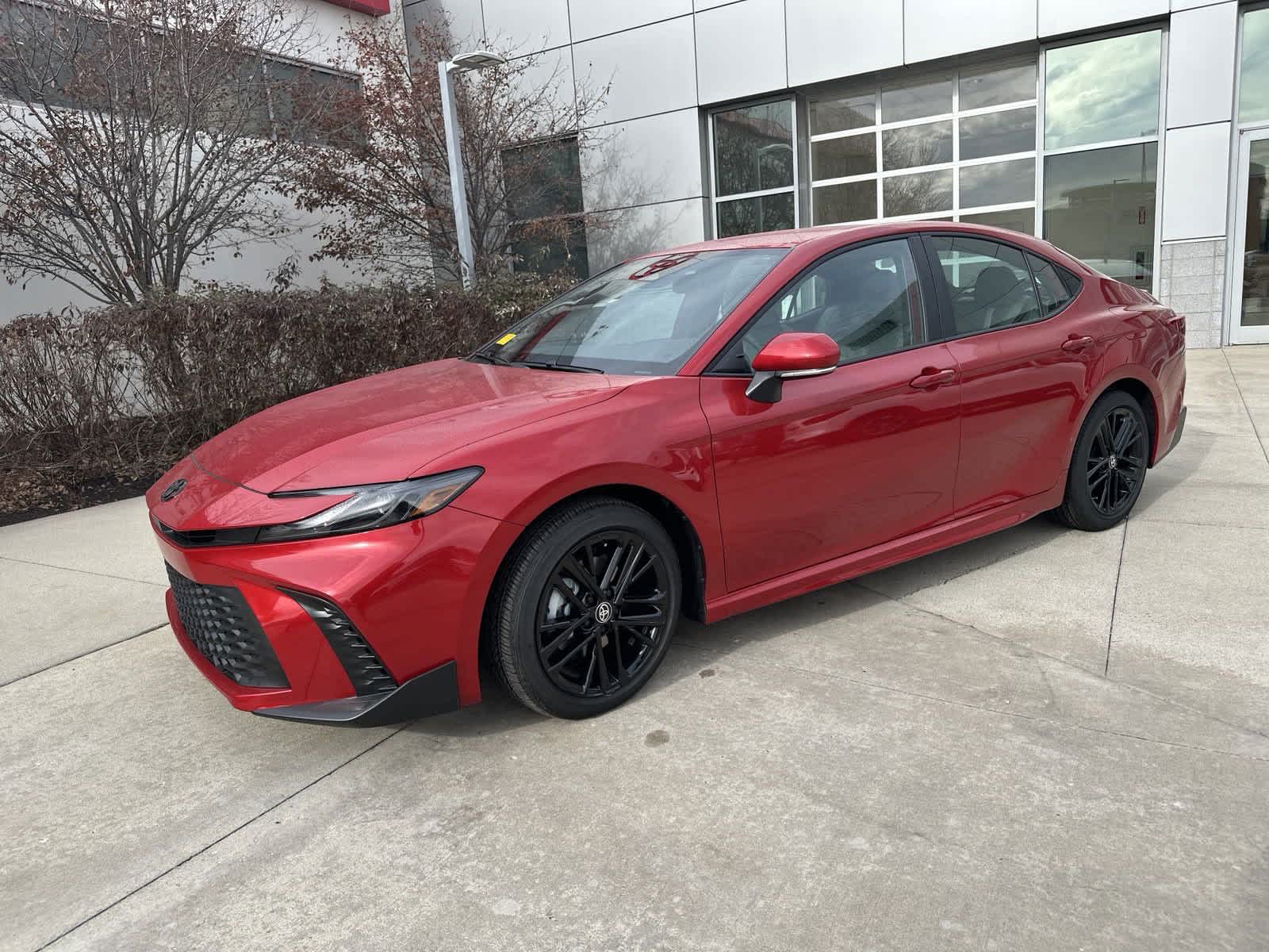 2025 Toyota Camry SE 4