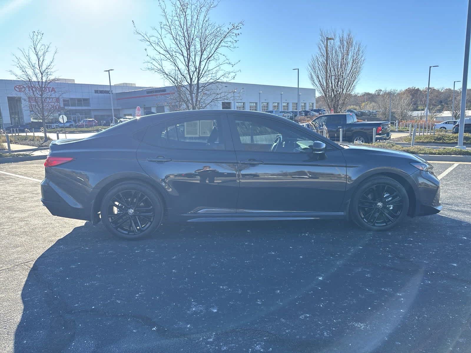 2025 Toyota Camry SE 10