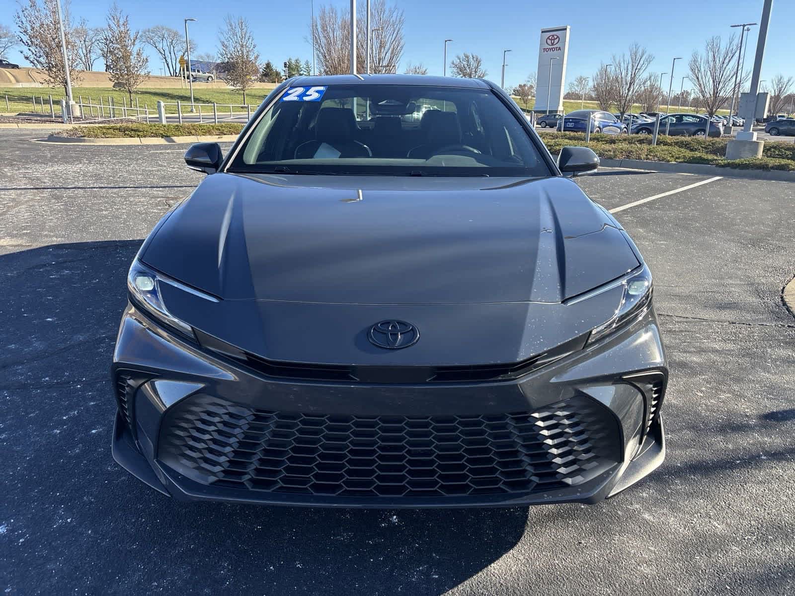 2025 Toyota Camry SE 3