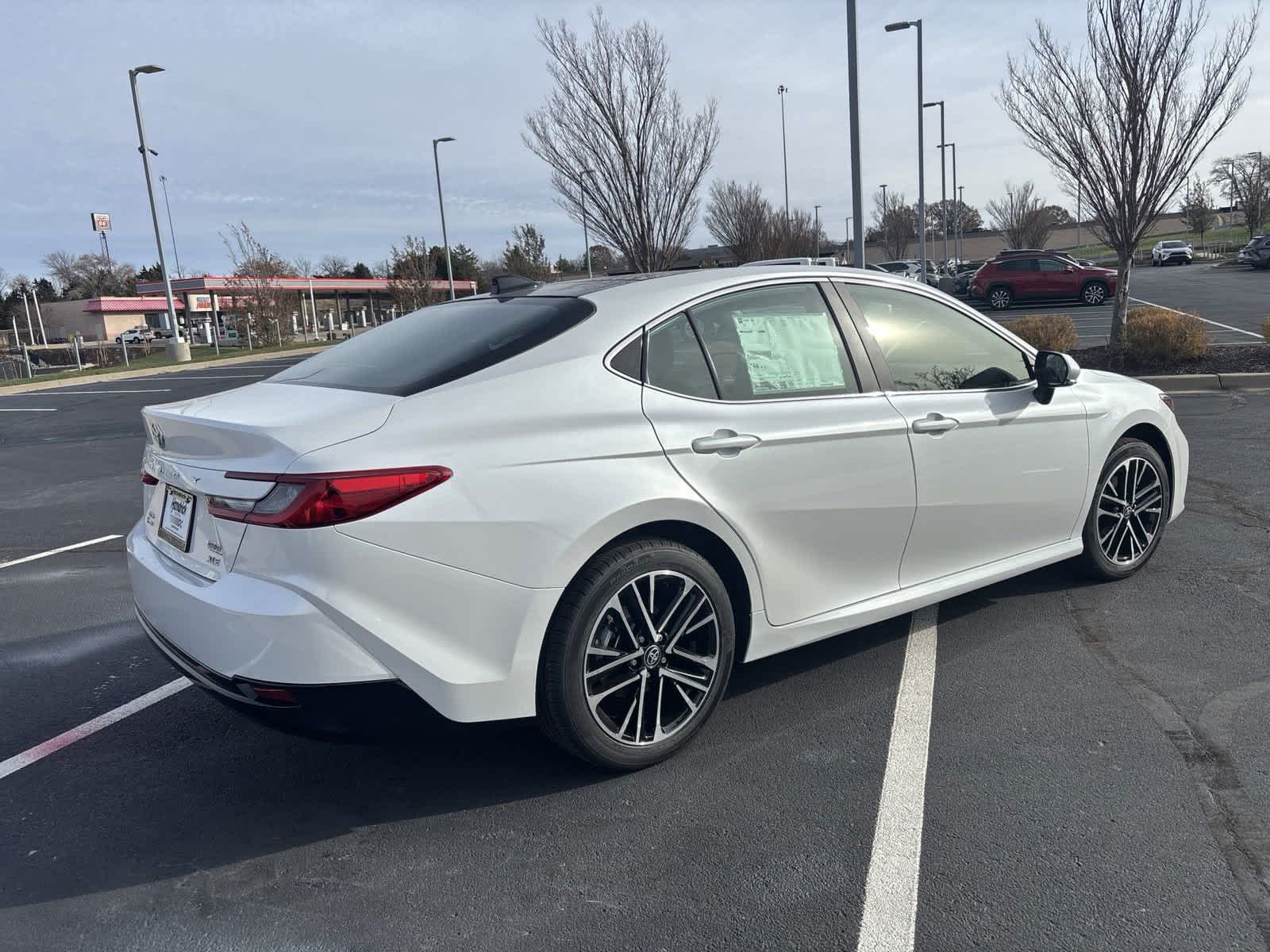 2025 Toyota Camry XLE 8