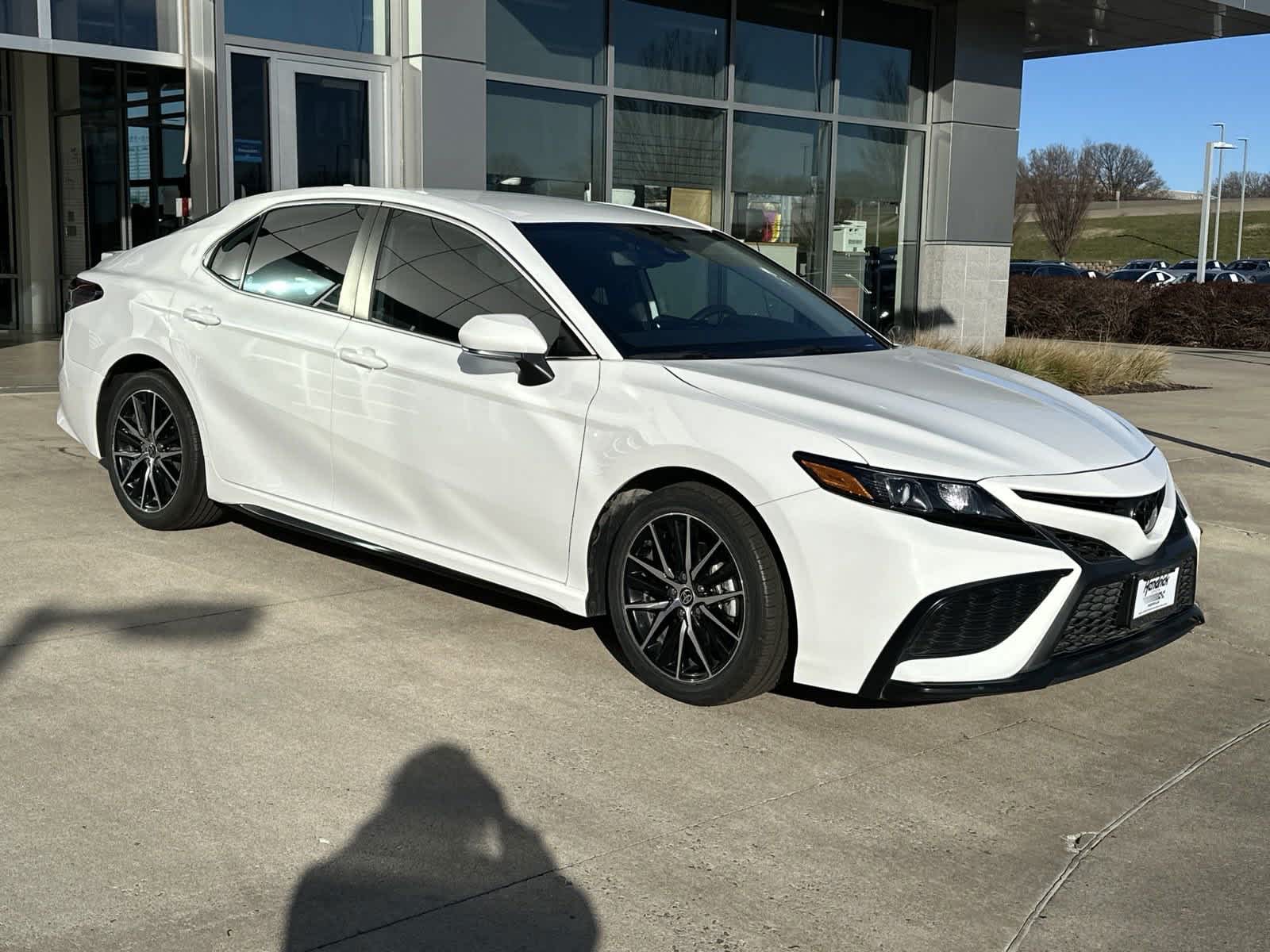 2023 Toyota Camry SE 2